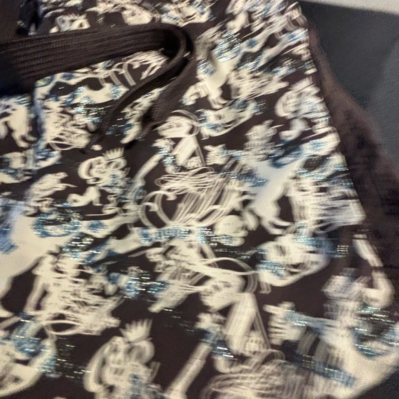 Great pair of swim trunks. It’s a big large. Awesome pair of trunks! - Picture 3 of 6